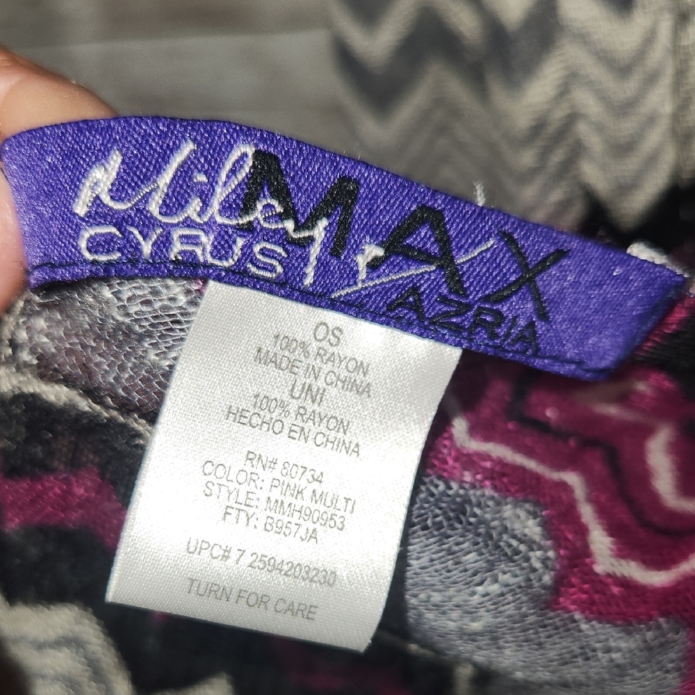 Miley Cyrus & Max Azria Zigzag Scarf - Pink, Black, Gray - Picture 4 of 6